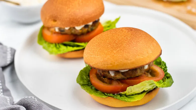 Receta de Hamburguesas de Pavo Caseras Jugosas y Llenas de Sabor: ¡Adiós a la Sequedad!