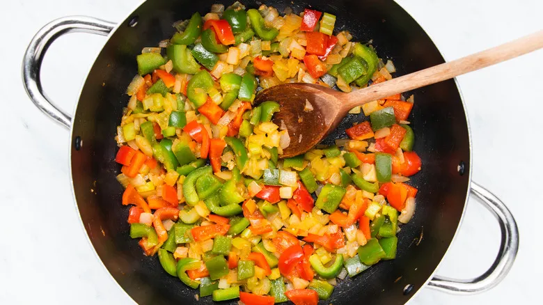 Receta de Jambalaya Sustanciosa: Un Clásico sureño para Deleitar a Todos