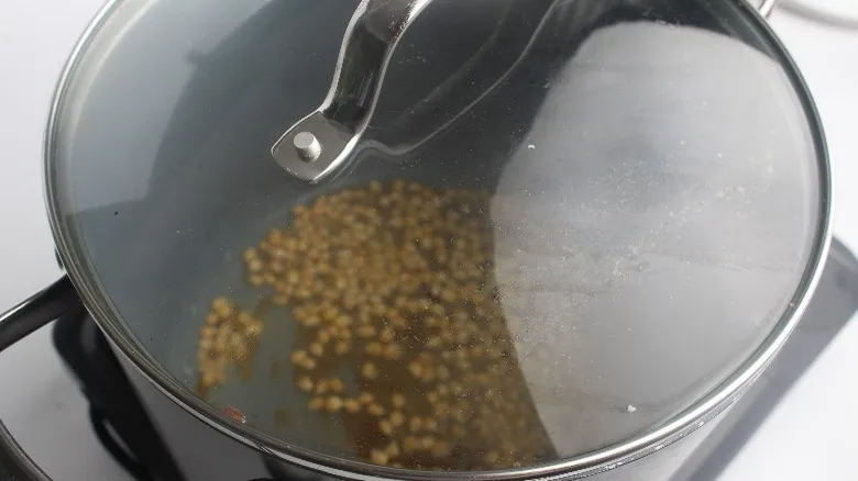 Receta de Kettle Corn Casero: Dulce y Crujiente Maíz Pira Perfecto para Cualquier Ocasión