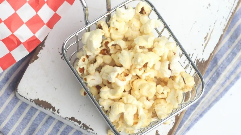 Receta de Kettle Corn Casero: Dulce y Crujiente Maíz Pira Perfecto para Cualquier Ocasión
