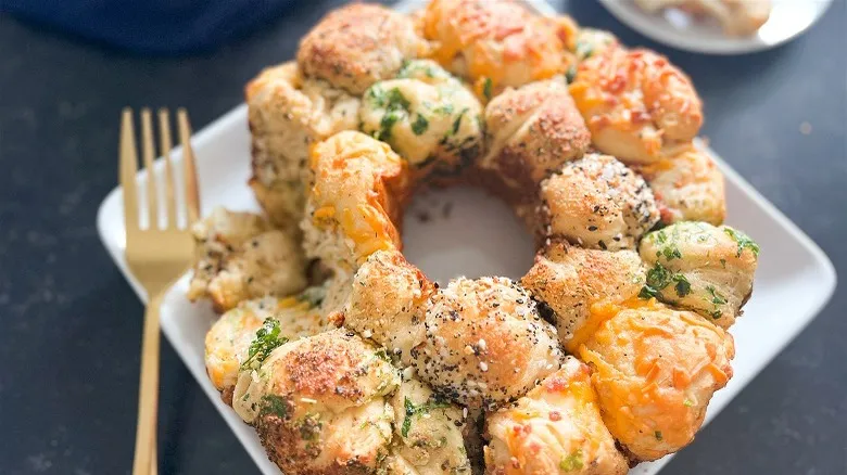 Receta de Pan de Mono Salado con Queso: Un Giro Irresistible y Fácil