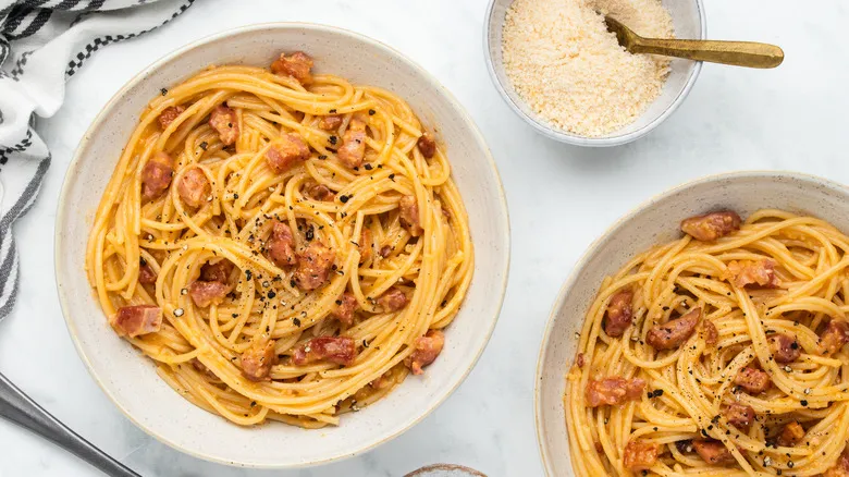 Receta de Pasta Carbonara Perfecta: Un Clásico Italiano Fácil y Rápido