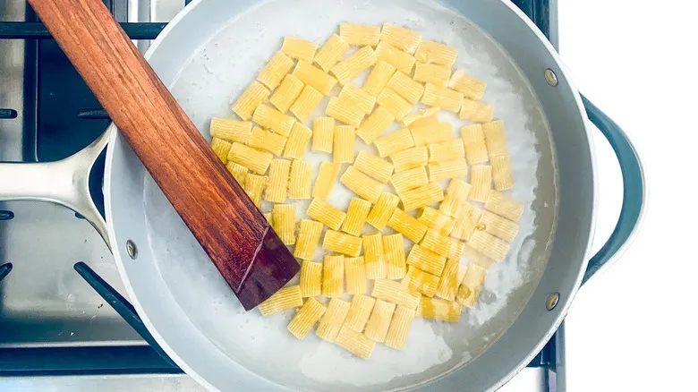Receta de Pasta con Pizza y Pepperoni: El Plato Evergreen Familiar Definitivo