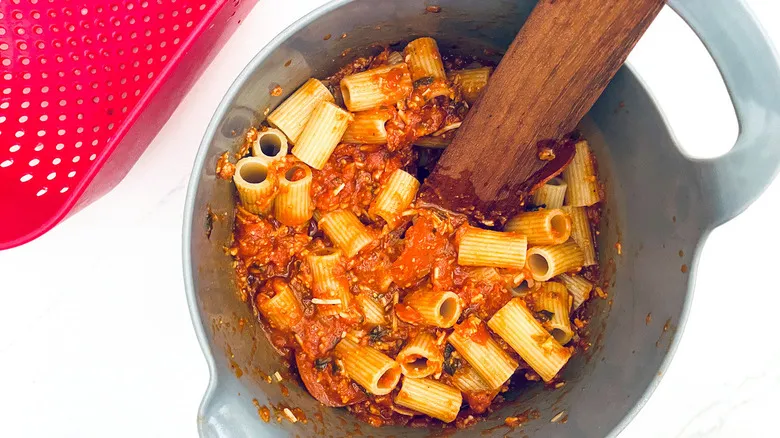 Receta de Pasta con Pizza y Pepperoni: El Plato Evergreen Familiar Definitivo
