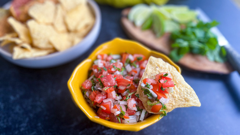 Receta de Pico de Gallo Casero con Chile Serrano: Frescura y Sabor Inigualables