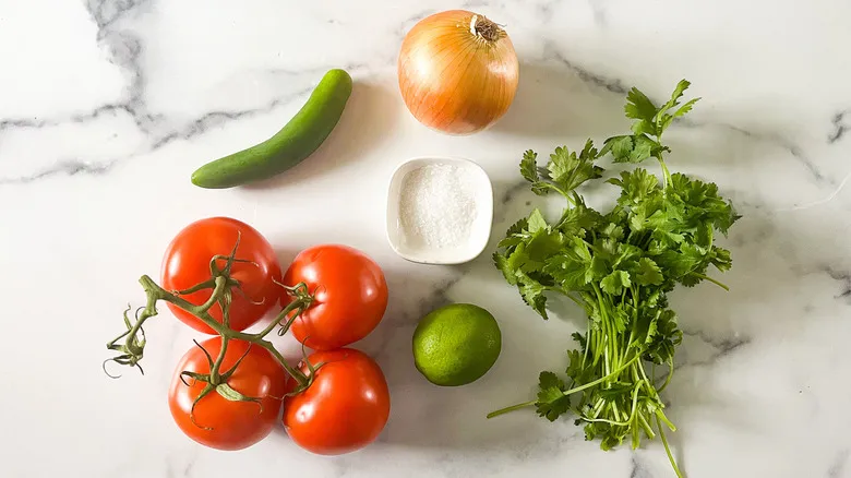 Receta de Pico de Gallo Casero con Chile Serrano: Frescura y Sabor Inigualables