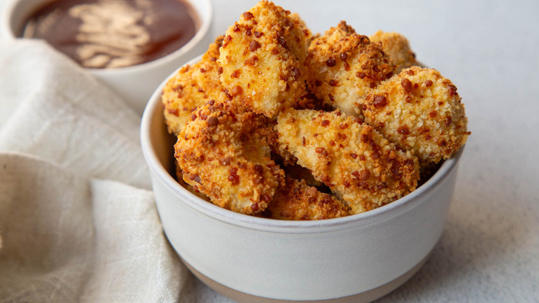 Receta de Pollo Popcorn Casero Crujiente: Preparación Fácil en Freidora de Aire