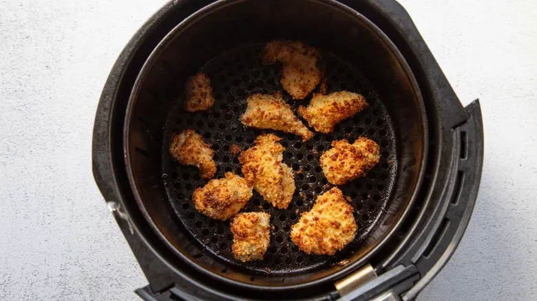 Receta de Pollo Popcorn Casero Crujiente: Preparación Fácil en Freidora de Aire