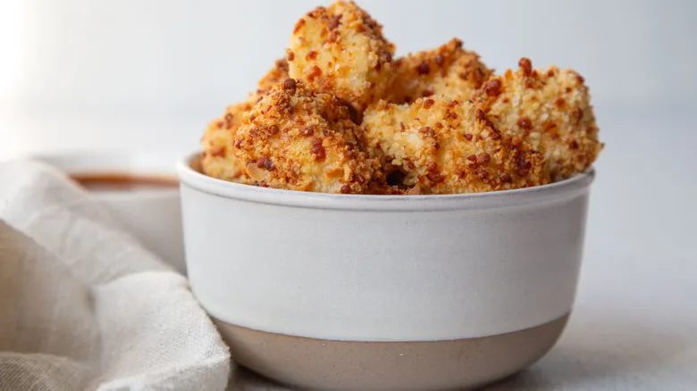Receta de Pollo Popcorn Casero Crujiente: Preparación Fácil en Freidora de Aire