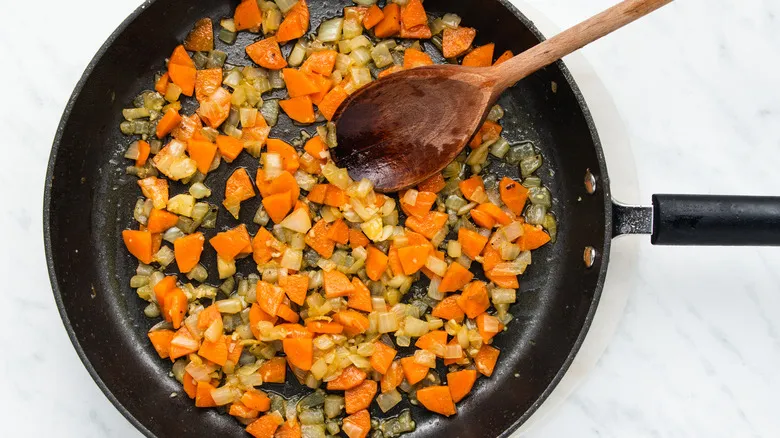 Receta de Pollo y Arroz en Una Olla: Comida Completa y Sencilla para la Semana