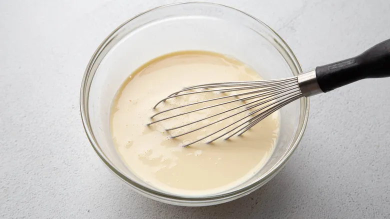 Receta de Quiche de Desayuno con Costra de Hash Browns: El Plato Crujiente para Cualquier Ocasión