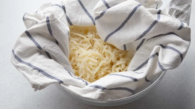 Receta de Quiche de Desayuno con Costra de Hash Browns: El Plato Crujiente para Cualquier Ocasión