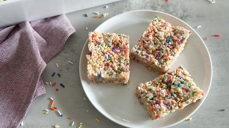 Receta Clásica de Dulces Rice Krispies: Postre Fácil y Festivo para Celebrar