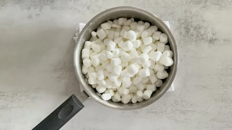 Receta Clásica de Dulces Rice Krispies: Postre Fácil y Festivo para Celebrar
