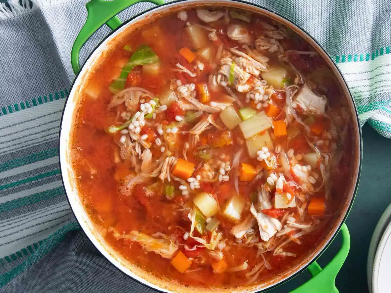 Sopa de carcasa de pavo