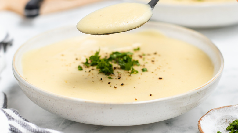 Receta de Sopa de Papas Cremosa: Un Clásico Reconfortante para el Alma