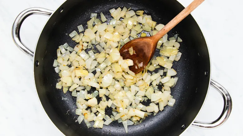 Receta de Sopa de Papas Cremosa: Un Clásico Reconfortante para el Alma