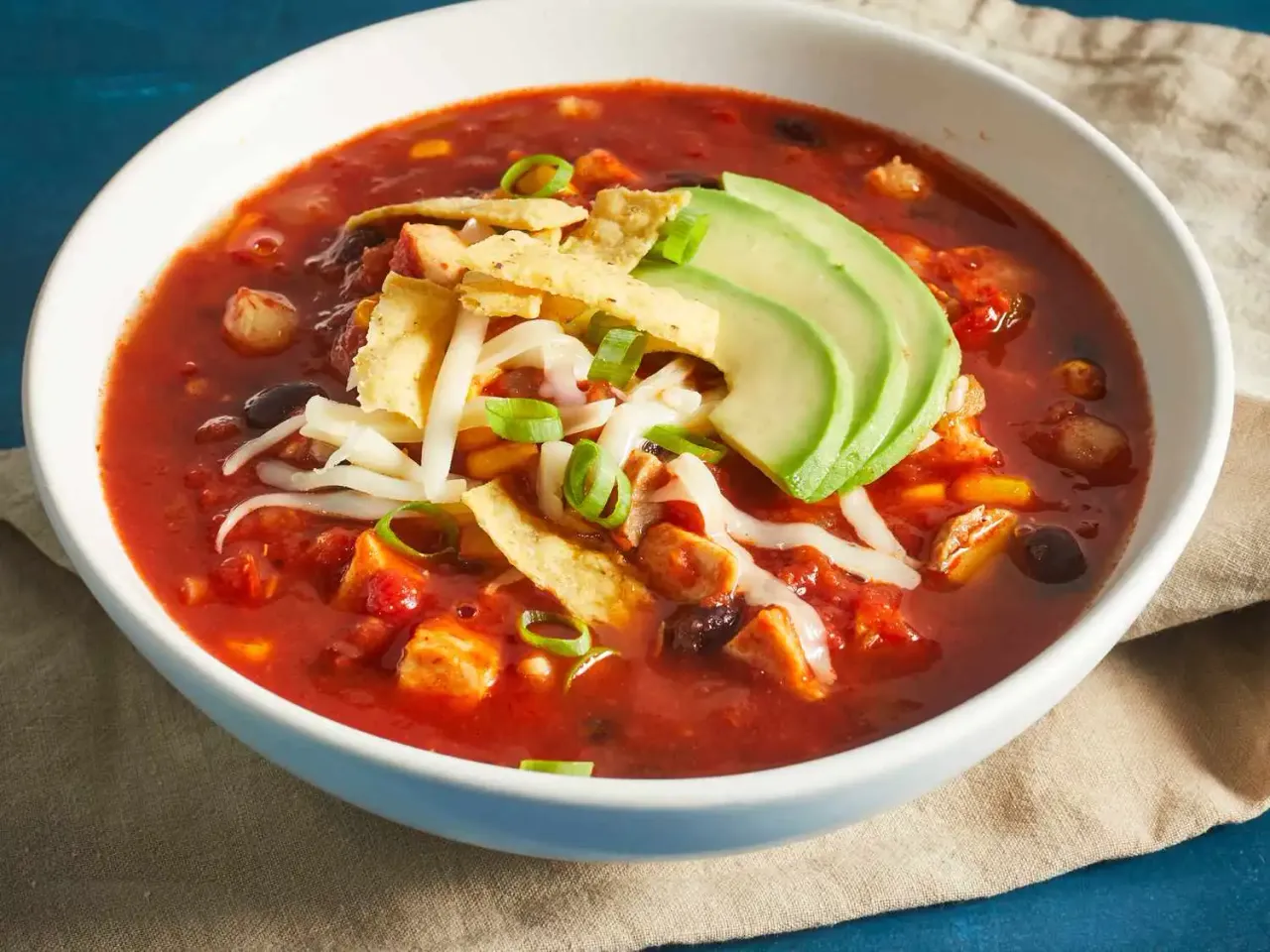 Sopa de pollo con tortilla