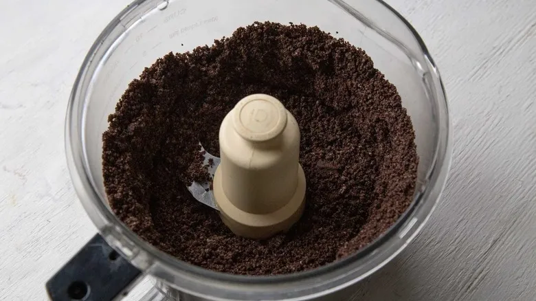 Receta Clásica de Pastel de Tierra de Pascua: El Postre Festivo con Oreo y Coco que Encanta a Todos