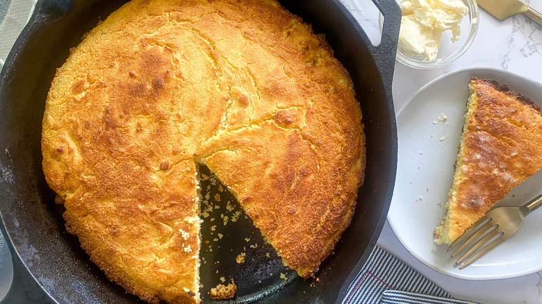 Receta Definitiva de Pan de Maíz en Sartén de Hierro Fundido: Sabor Casero Garantizado
