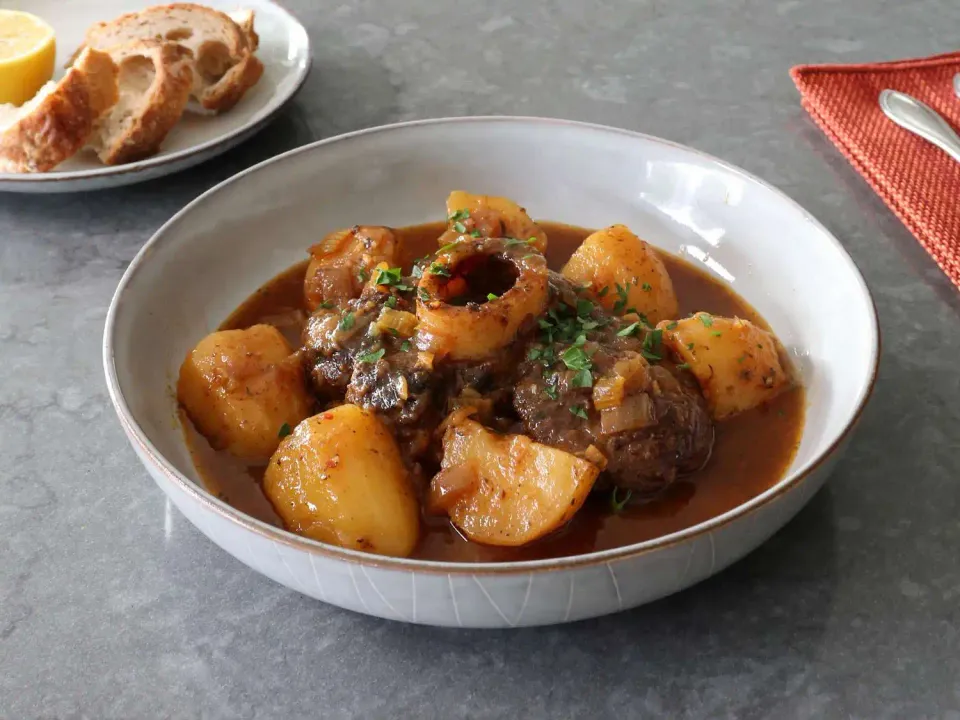 Carne de Res Estofada con Papas a la Italiana