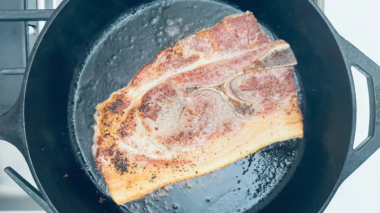 Receta Perfecta: Chuletas de Cerdo con Chimichurri Casero Jugoso y Económico