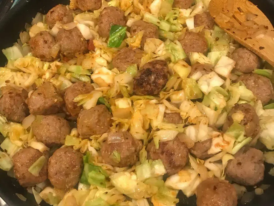 Albóndigas rápidas de repollo y carne de pollo