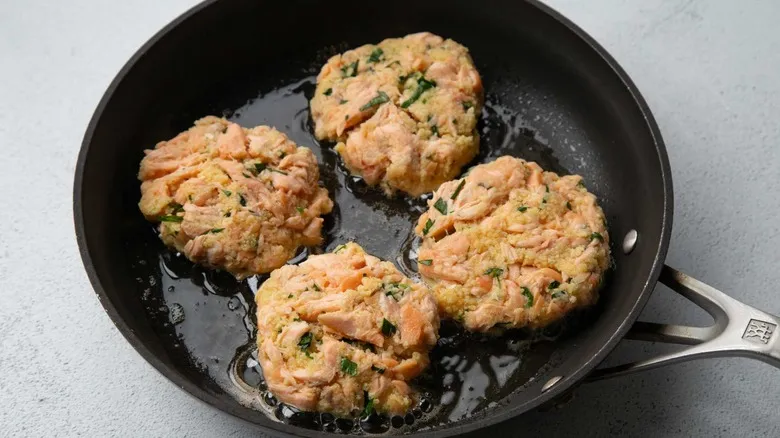 Receta Versátil: Bowl o Hamburguesa de Salmón Zippy y Saludable