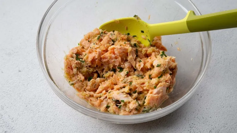 Receta Versátil: Bowl o Hamburguesa de Salmón Zippy y Saludable
