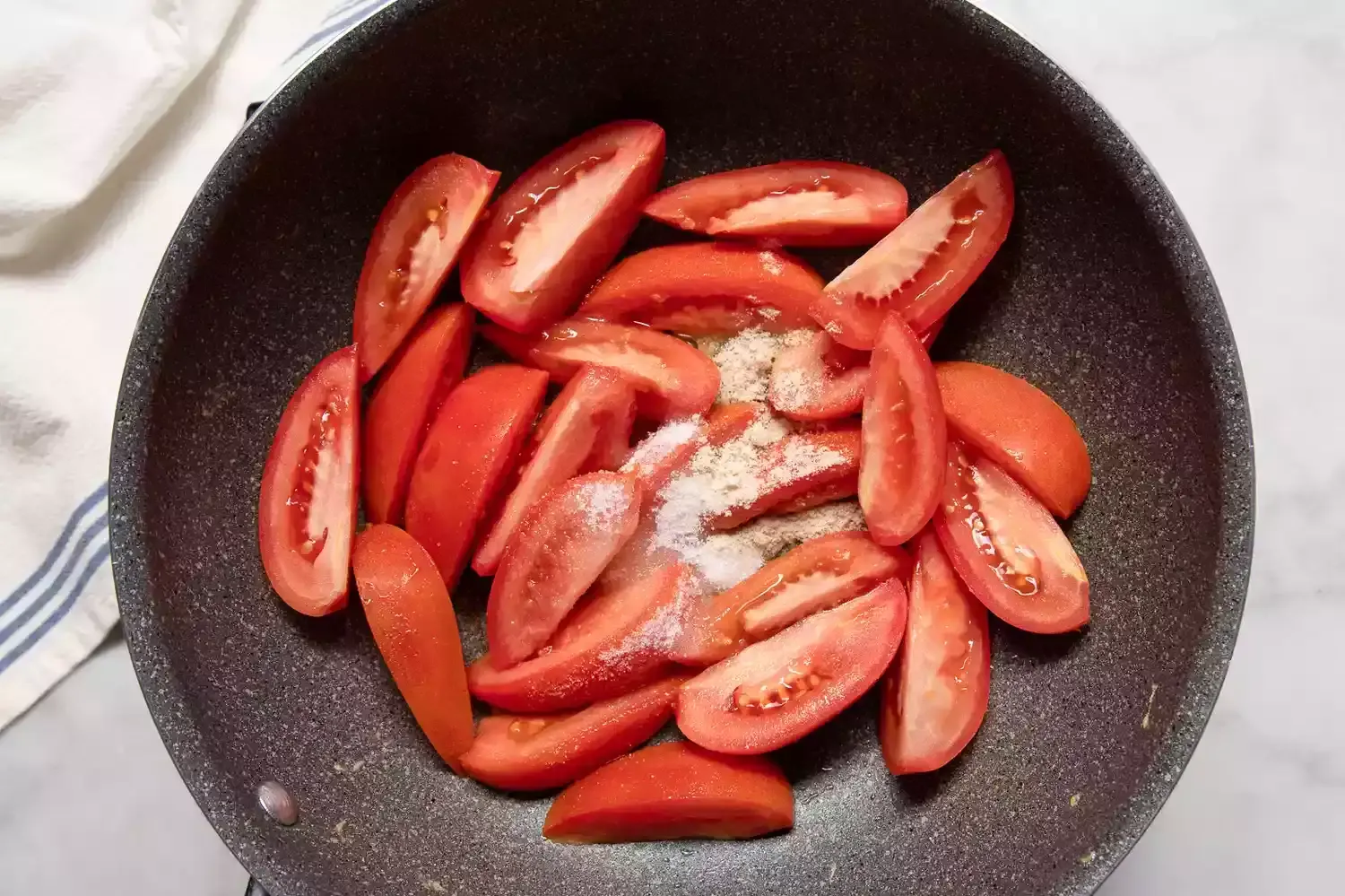 Revuelto de Huevo con Tomate Chino al Estilo Latino