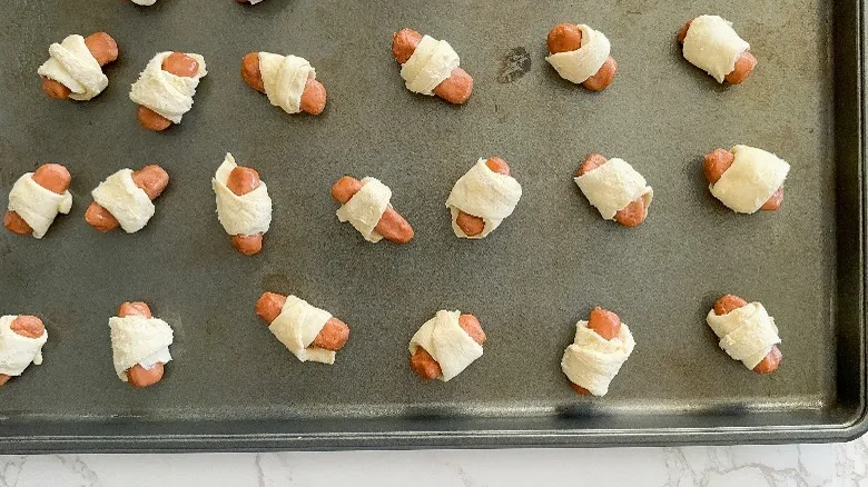 Salchichas Envueltas: La Receta Clásica de 3 Ingredientes para Saborear la Infancia