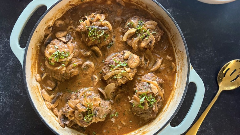 Salisbury Steak en un Solo Sartén: La Receta Definitiva para Cenas Rápidas y Deliciosas
