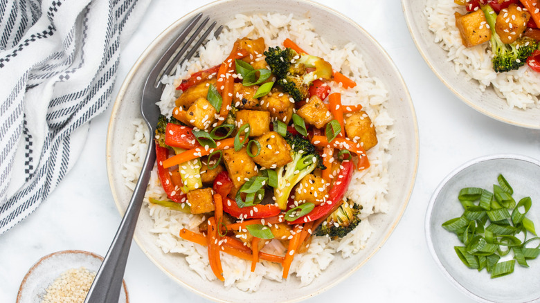 Salteado Vegano de Tofu Crujiente: Receta Fácil y Saludable para Toda la Semana