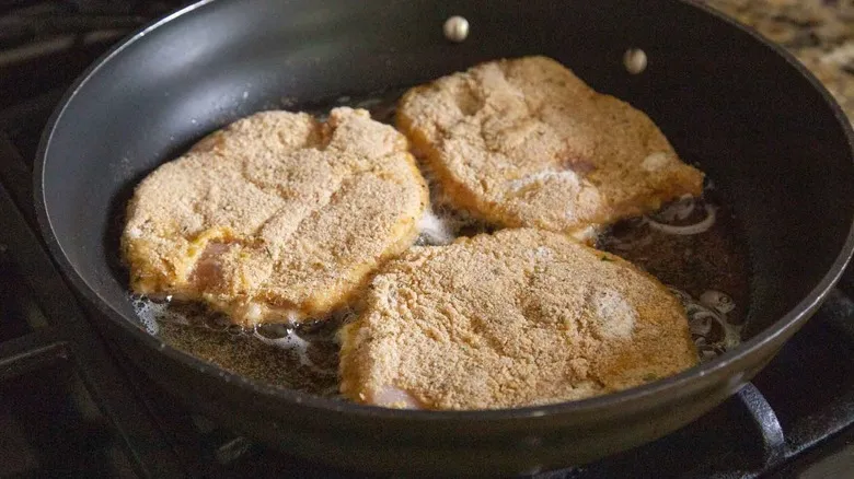 Sándwich de Chuleta de Cerdo Frita Clásico: Receta Fácil y Jugosa para Deleitarte