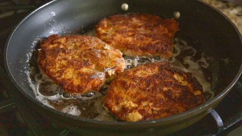 Sándwich de Chuleta de Cerdo Frita Clásico: Receta Fácil y Jugosa para Deleitarte