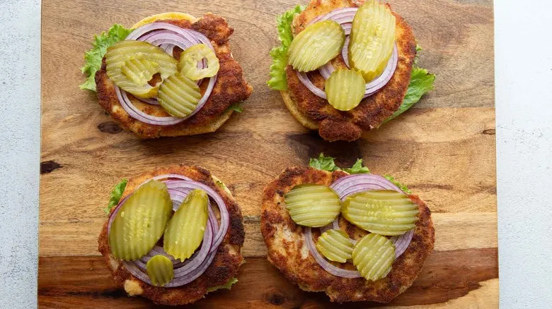 Sándwich de Chuleta de Cerdo Frita Clásico: Receta Fácil y Jugosa para Deleitarte
