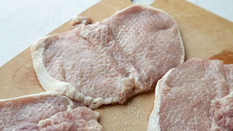 Sándwich de Chuleta de Cerdo Frita Clásico: Receta Fácil y Jugosa para Deleitarte