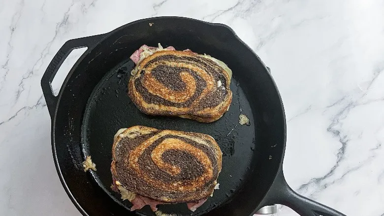 Sándwich Reuben Clásico: Guía Definitiva para Prepararlo en Casa