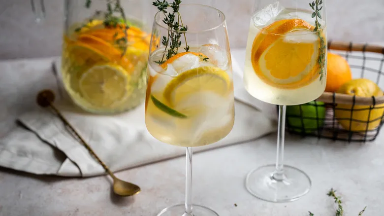 Sangría Blanca Cítrica: La Receta Definitiva para Deleitar Tus Sentidos