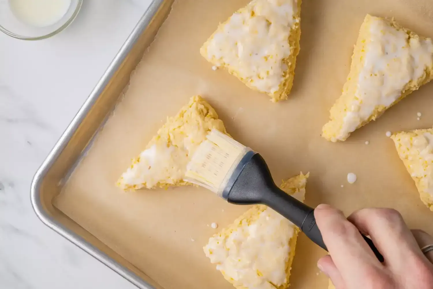 Scones de limón con glaseado de limón: Deliciosos y refrescantes para disfrutar en cualquier ocasión