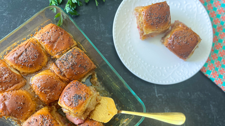 Sliders de Jamón y Queso Horneados: Receta Clásica para Cualquier Ocasión