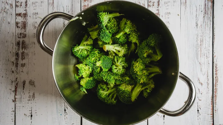 Sopa Crema de Brócoli Cremosa: Un Clásico Confortable y Rápido para el Hogar