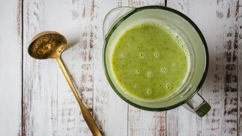 Sopa Crema de Brócoli Cremosa: Un Clásico Confortable y Rápido para el Hogar