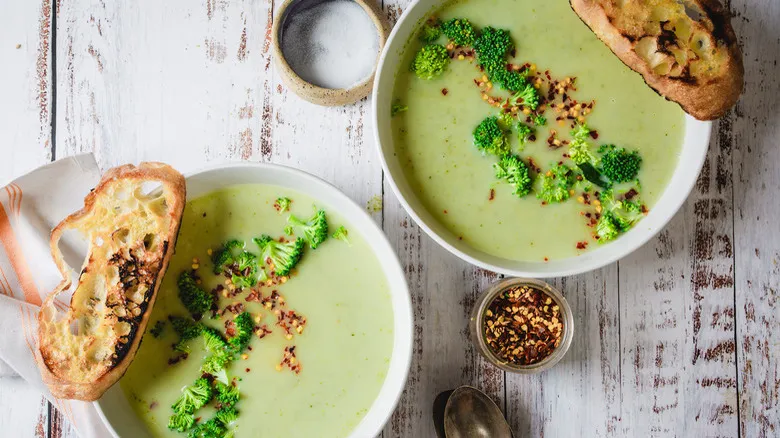 Sopas Caseras Esenciales: Calidez y Sabor para Cualquier Momento del Año