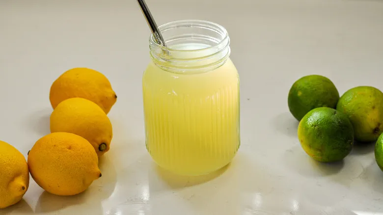 Sour Mix Casero: La Receta Definitiva para Cócteles Perfectos y Bebidas Refrescantes