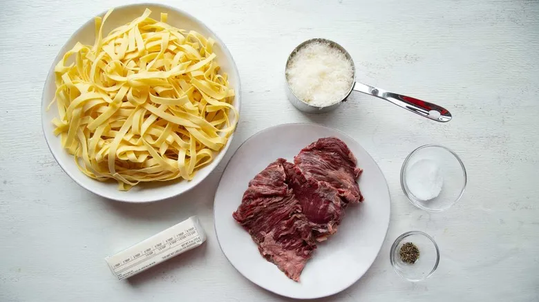 Steak Alfredo Clásico y Cremoso: La Receta Definitiva sin Crema Añadida