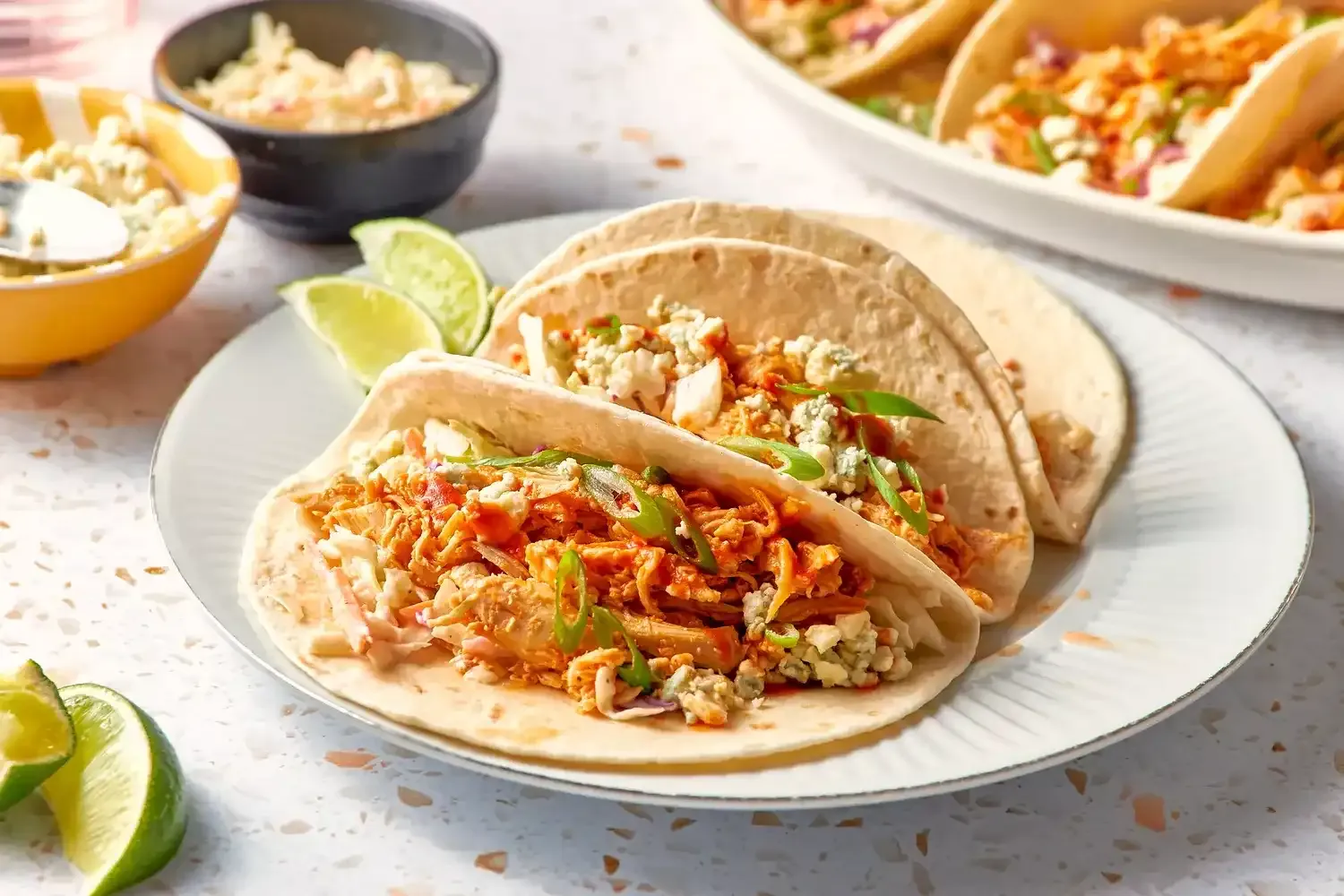 Tacos rápidos de pollo Buffalo con queso azul