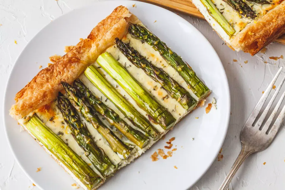 Tarta de espárragos y queso de cabra fácil