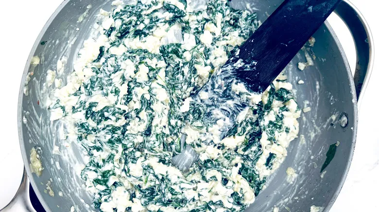 Tartaletas de Hojaldre con Espinaca y Tres Quesos: Receta Fácil para Impresionar