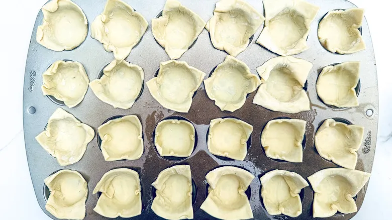 Tartaletas de Hojaldre con Espinaca y Tres Quesos: Receta Fácil para Impresionar